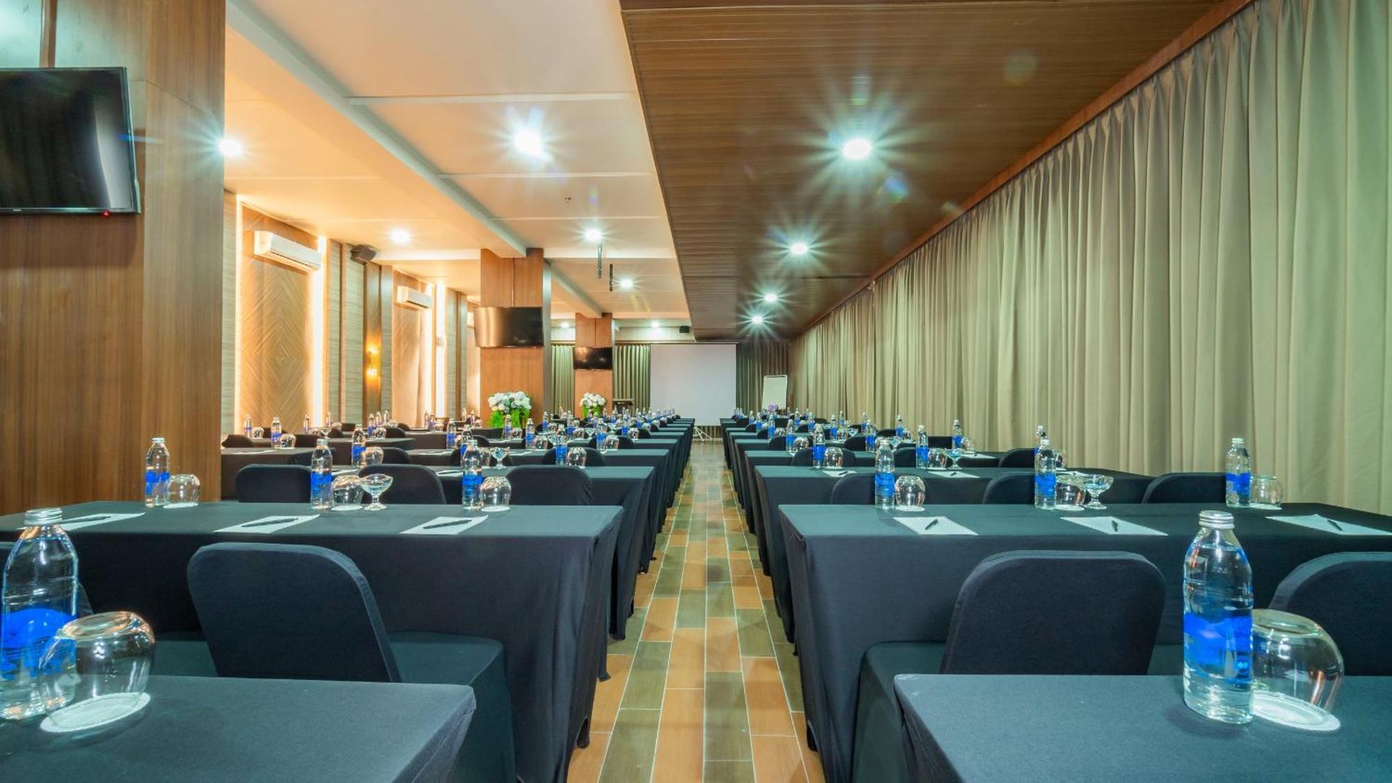 City Of Aventus Hotel - Denpasar מראה חיצוני תמונה